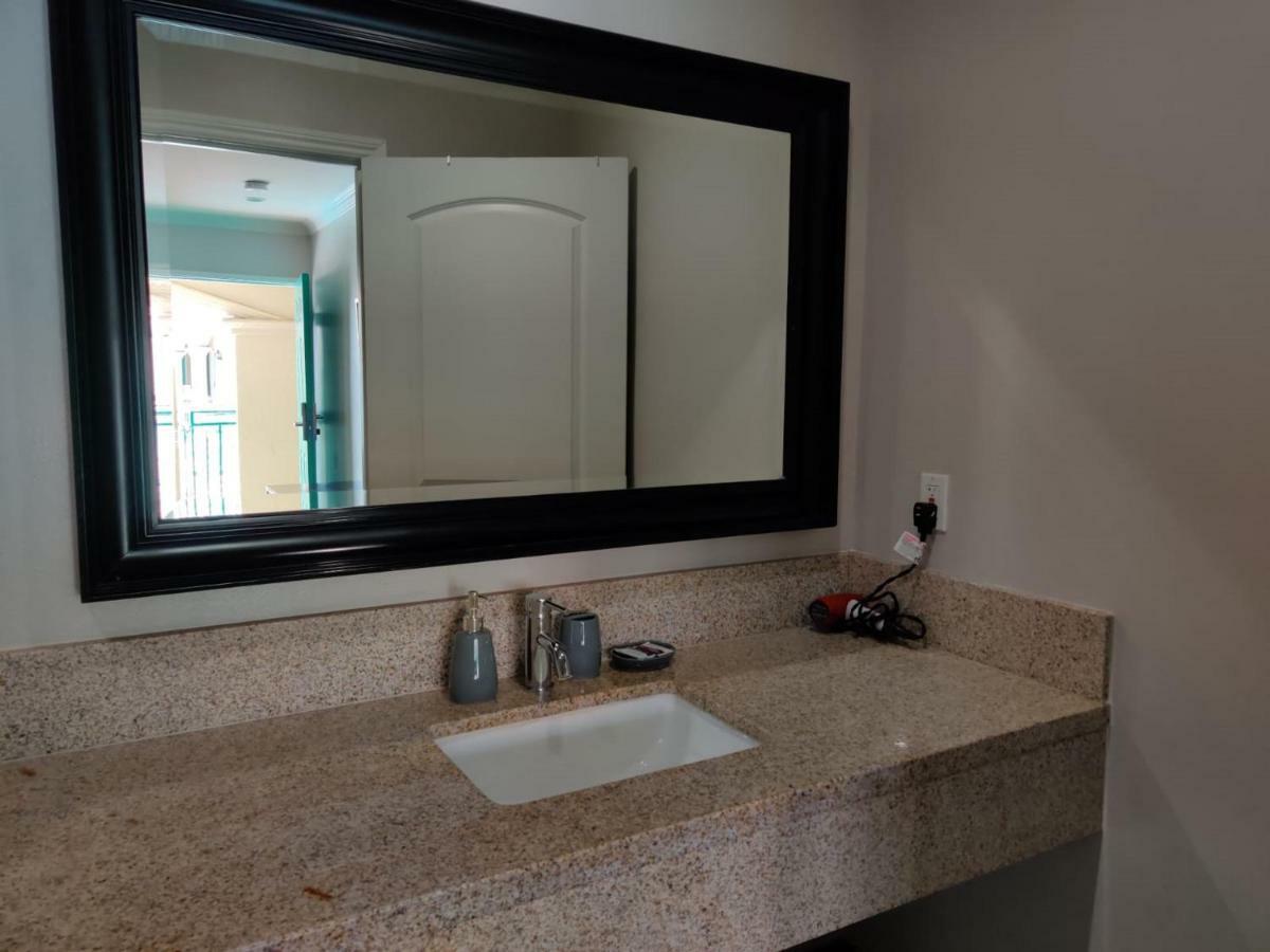 Lyfe Inn & Suites By Aga - Lax Airport Inglewood Eksteriør billede